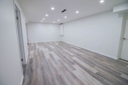 5-Bedroom House with Full In-Law Suite – St. Catharines! - Photo 3