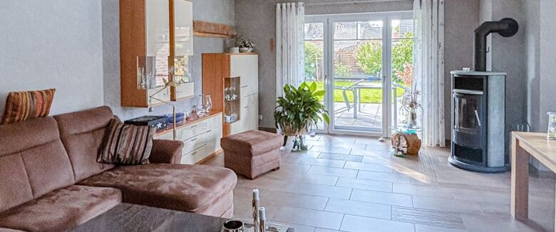 Moderne 3-Zimmer- Wohnung mit Garten und großem Carport - Photo 1