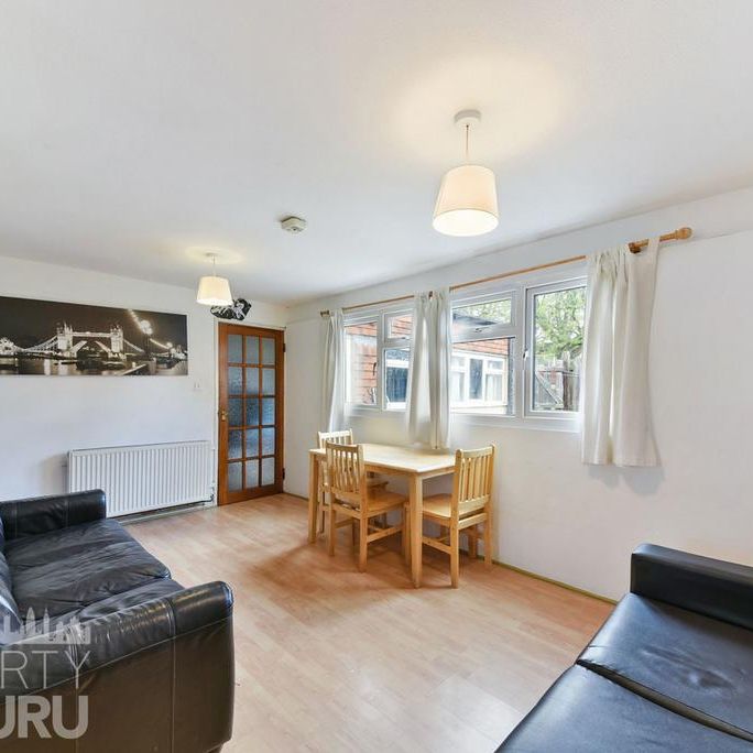 4 bedroom terraced house to rent - Photo 1