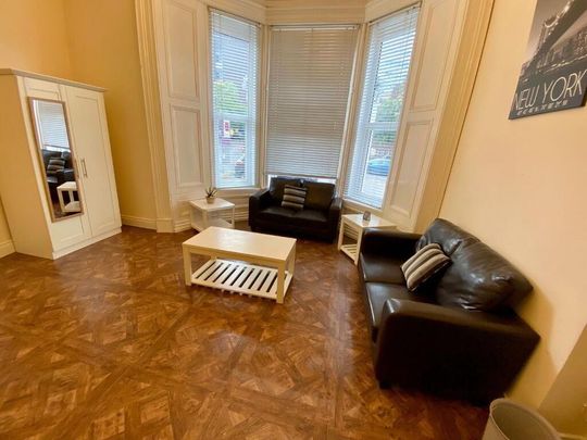 Lisburn Road, Room 3, R4 And R6 - R8 MOST BILLS INCLUDED, Belfast, BT9 6BT - Photo 1