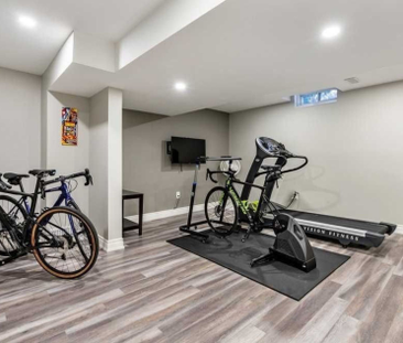 For Lease - 2369 Proudfoot Trail, Oakville, Ontario - Photo 2