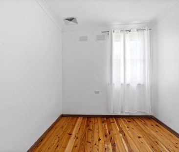 NEAT & TIDY HOME! - Photo 3