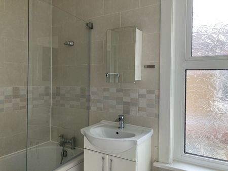 3 Bed Semi-Detached House, Highworth Road, N11 - Photo 4