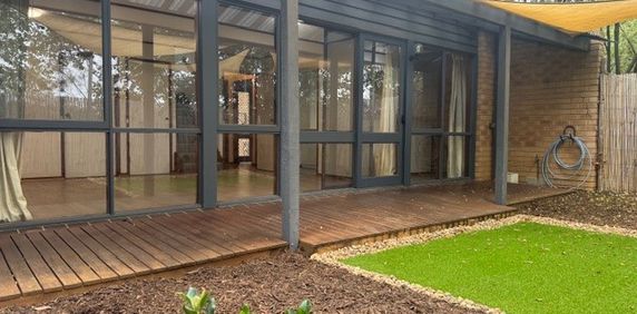 33 Strong Place, Belconnen ACT 2617 - Townhouse For Rent | Domain - Photo 2