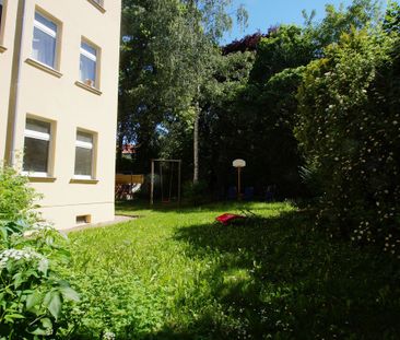 kleine 3-Zimmer-DG-Whg in Altbau-Villa - Photo 1