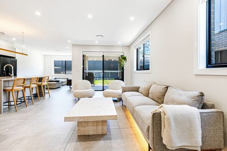 Spacious & Stylish 4-Bedroom Family Home - Photo 3