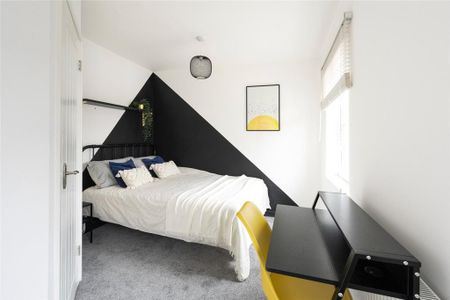 5 bedroom semi-detached house to rent - Photo 2