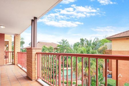 Stunning Two Bedroom Apartment! - Photo 5