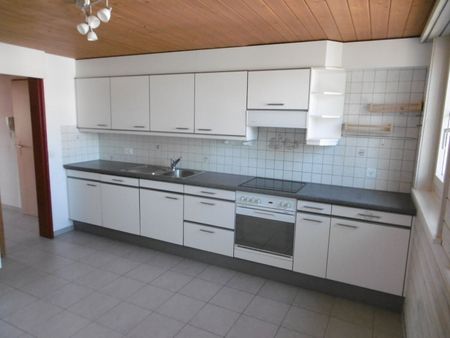 Attractive 4.5-room duplex apartment in Utzenstorf (126 m2 in the attic) - Photo 4