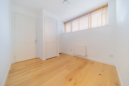 3 Bed Terraced House, Ernest Gardens, W4 - Photo 5