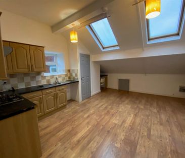 2 bedroom flat to rent - Photo 2