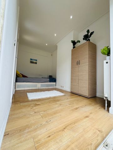 Room in a Shared House, Amazing Double Room With Private Gar, SW16 - Photo 3
