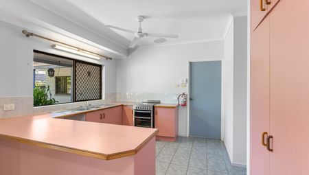 Beachside Living in Quiet Close - Photo 5