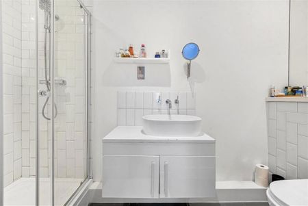 3 bedroom flat to rent - Photo 4