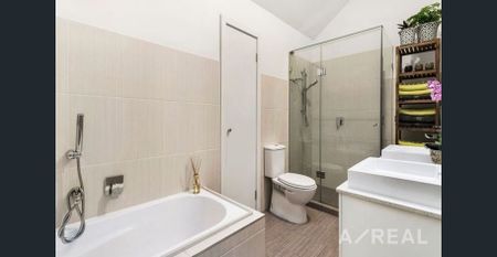 Perfectly located spacious 3 bedroom Townhouse - Photo 5