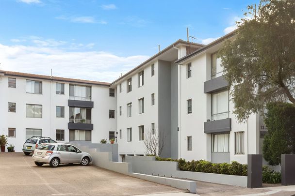 Light-Filled Studio Apartment – The Perfect Urban Retreat - Photo 1