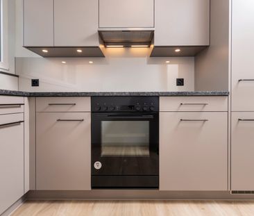 "Moderne 2-Zimmer-Wohnung mit Balkon und Aussicht in Zürich Altstet... - Photo 4