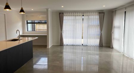 Modern Style, 3 Bedrooms, 2 Bathrooms Home! - Photo 3