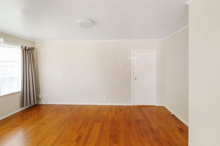 Fully Renovated Three Bedroom House! - Photo 4