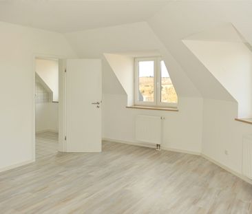 Tolle, kleine 3-Zimmer-Dachgeschosswohnung mit Aufzug, 2021 frisch ... - Photo 3