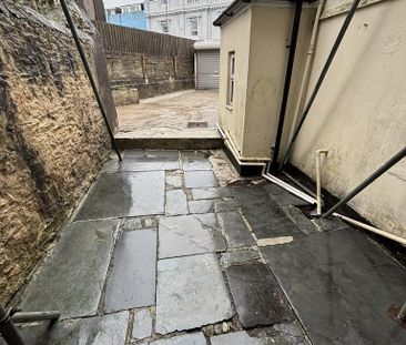 6 bedroom terraced house to rent - Photo 1