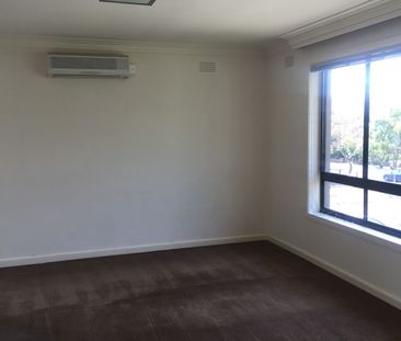 1 Bedroom apartment available in prime location - Photo 1