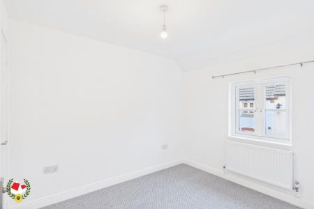 Ferndale Close, Gloucester - Photo 3