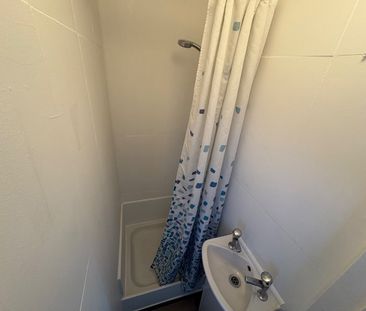 Studio Flat, Mitchell Road, N13 - Photo 2