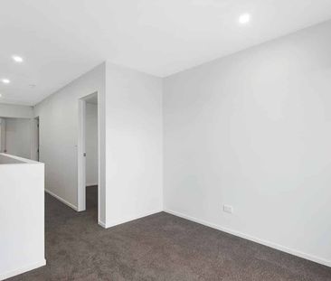 Stunning Three Bedroom Town House - Photo 3