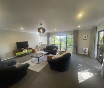 SPACIOUS FAMILY HOME - Photo 2