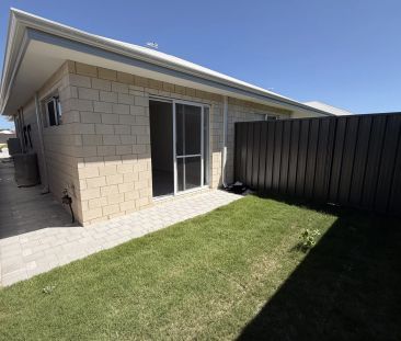 Stylish Coastal Unit - 8A Lighthouse Grove, Madora Bay - Photo 2