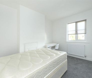 4 bedroom terraced house to rent - Photo 2