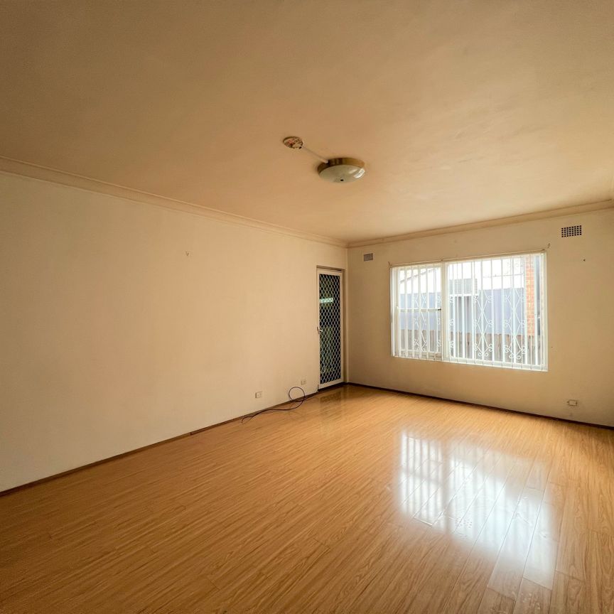 Two Bedroom Ground Floor Unit - Photo 1