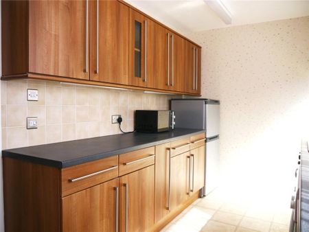 2 bedroom terraced house to rent - Photo 3