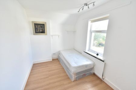 3 bedroom apartment to rent - Photo 2