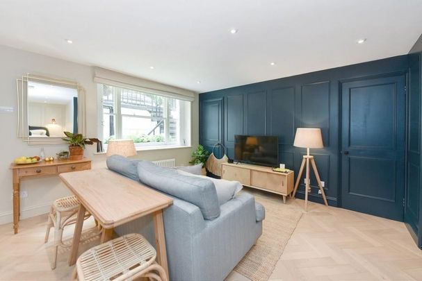 Studio Flat, Kensington Gardens Square, W2 - Photo 1