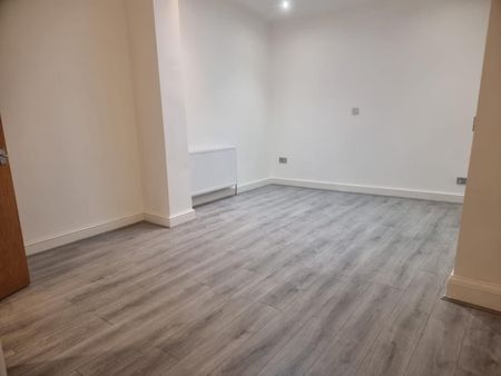 1 bedroom Flat To Let - Photo 2
