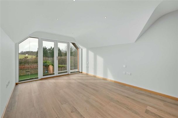 An exceptional newly done four bedroom barn conversion, providing an idyllic countryside setting and spacious and contemporary living accommodation. - Photo 1