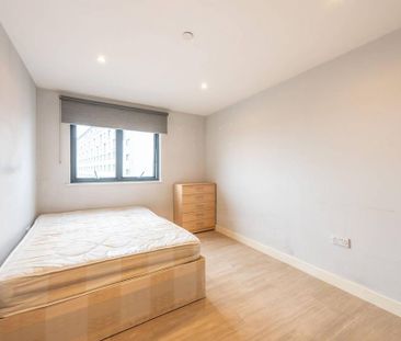 3 bedroom flat to rent - Photo 4