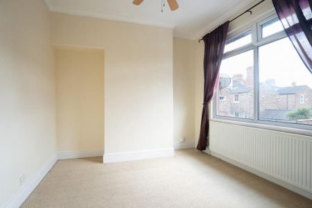 2 bedroom end of terrace house to rent - Photo 2