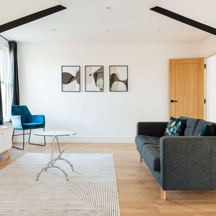 2 Bed Flat, Canadian Avenue, SE6 - Photo 1