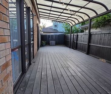 Spacious 5BR Family Haven in Takanini - Photo 4