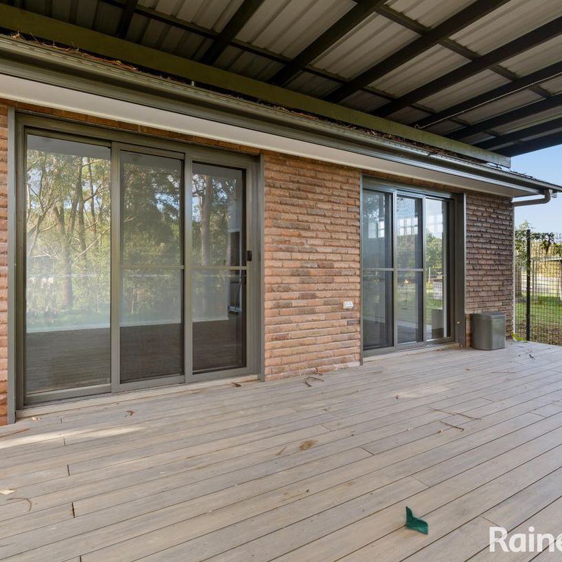 Modern & Low Maintenance - Photo 1