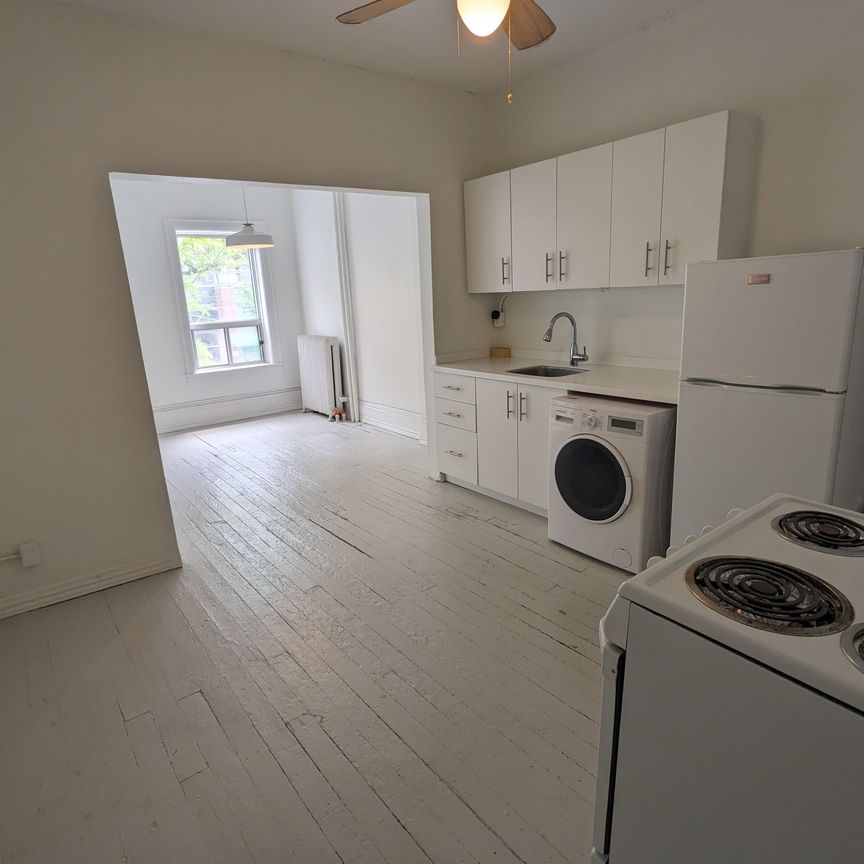 For Lease - 1020 Queen Street Unit# 1, Toronto, Ontario - Photo 1