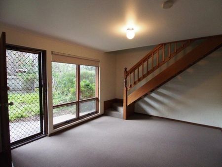 Spacious 2 bedroom townhouse in private garden setting - Photo 4