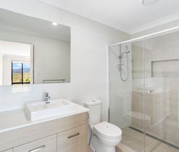 NEAR NEW 3 BEDROOM TERRACE HOME WITH DUCTED HEATING & COOLING - Photo 6