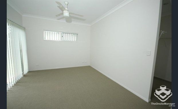 BEAUTIFUL FAMILY HOME WITH AIR-CONDITIONING CLOSE TO SHOPS - Photo 1