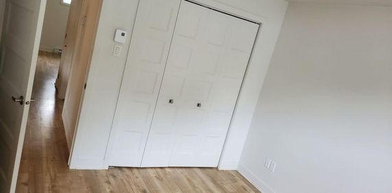 GRAND 3 ½ À LOUER DANS UN IMMEUBLE RECENT – DISPONIBLE 1ER DECEMBRE. - Photo 2