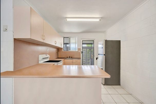 2 Bedroom Unit In Unbeatable Location With A Rear Yard - Photo 1