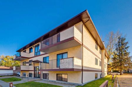 - 2 Bedroom at Swan Court - Photo 2